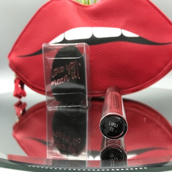 3-Piece NYX Professional Makeup Kit with Wristlet! - Picture 7 of 7